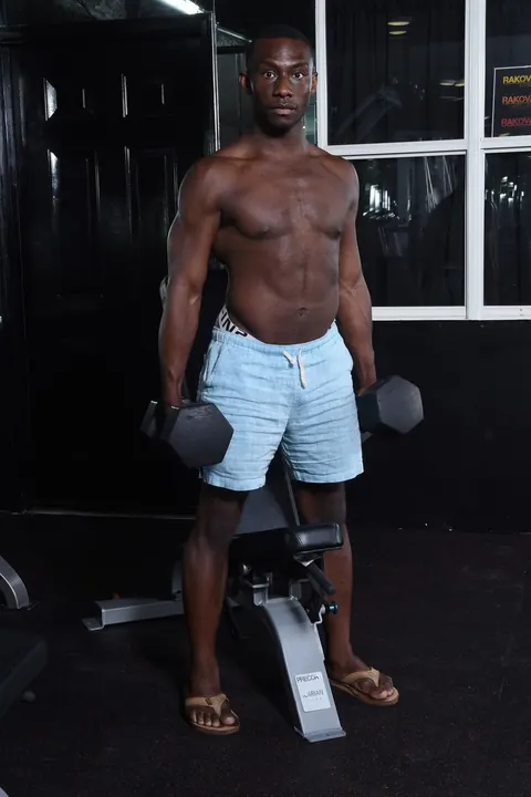 Two Thick Athletic Men Kiss, Suck and Fuck Bareback in the Gym – photo 5 of 20