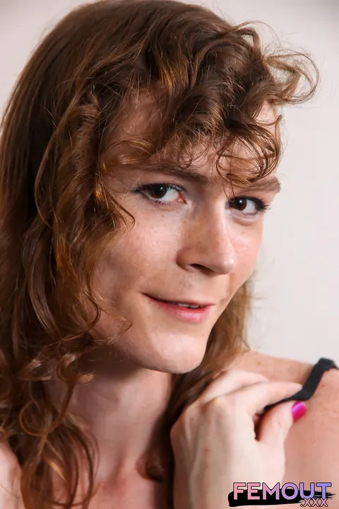 Trans Woman in Heels Strips Nude and Spreads Her Legs – photo 5 of 16