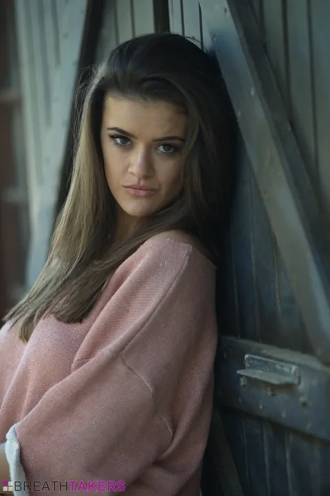 Brook Wright: Brunette with Big Natural Tits Unbuttons Her Jeans and Spreads Her Legs – photo 3 of 12