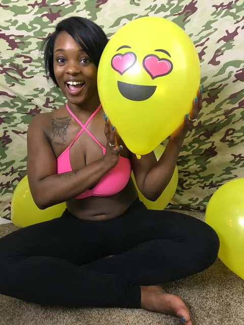 Kassey Starr: Ebony Brunette Shows Off Cleavage with a Balloon Outdoors – photo 10 of 18
