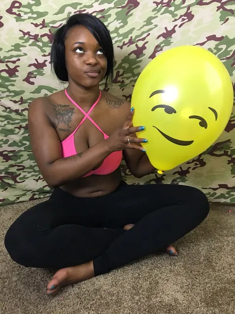 Kassey Starr: Ebony Brunette Shows Off Cleavage with a Balloon Outdoors – photo 14 of 18