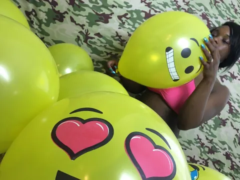 Kassey Starr: Ebony Brunette Shows Off Cleavage with a Balloon Outdoors – photo 1 of 18