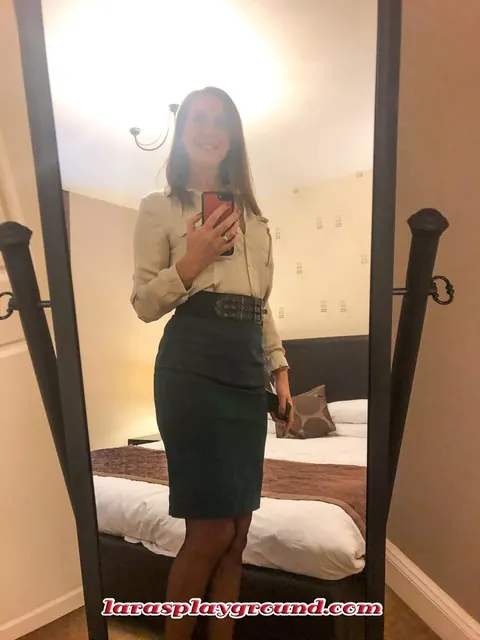 Curvy MILF Shows Her Big Tits and Pussy in Stockings – photo 6 of 21