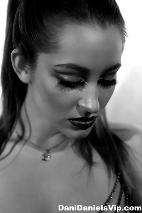 Dani Daniels: Brunette MILF Unzips Leather Pants and Spreads Her Legs – photo 4 of 15