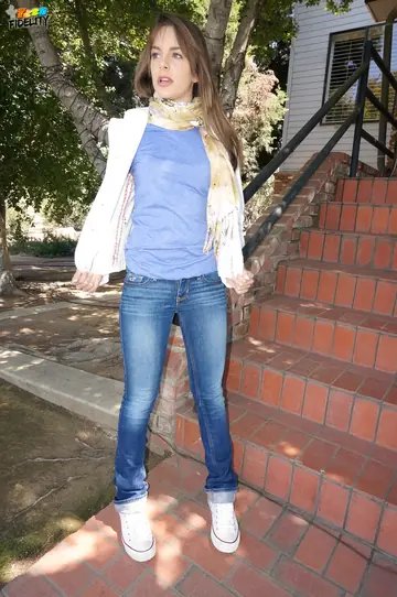 Kimmy Granger – Skinny Brunette in Glasses Sucks and Fucks Outdoors
