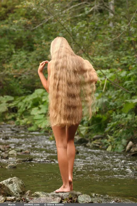 Blonde Undresses and Poses Naked Deep in the Woods – photo 4 of 20