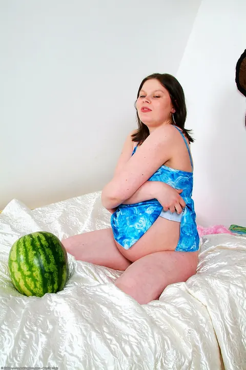 Pregnant Brunette Stands and Spreads Her Hairy Pussy – photo 2 of 21