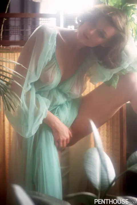 Woman in Lingerie Fingers Herself and Spreads Wide – photo 4 of 13