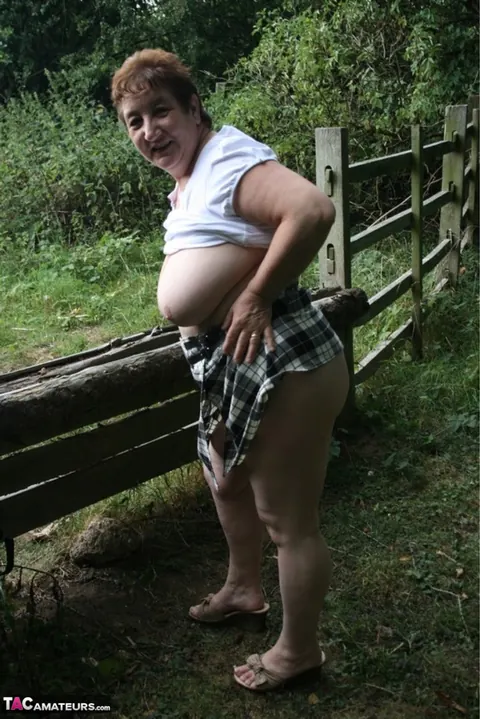 Kinky Carol: In Panties, a British BBW Bares Her Big Natural Tits in the Forest – photo 4 of 16
