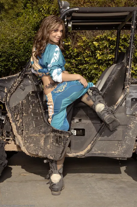 Dakoda Brookes: Petite Brunette in Boots Poses and Shows Her Tattooed Body – photo 4 of 21