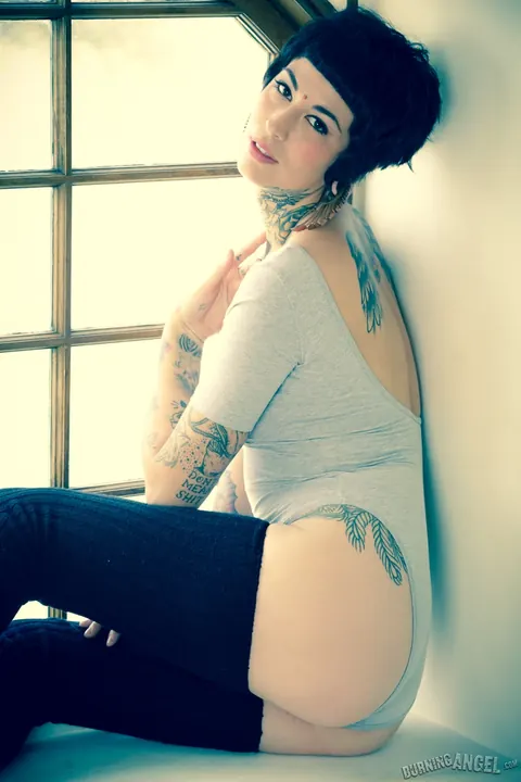 Short-Haired Babe with Big Tits Spreads in a Bodysuit – photo 3 of 17