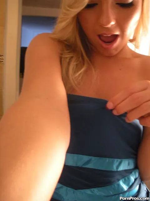 Ally Kay: Blonde with Small Natural Tits Fingers Her Pussy – photo 3 of 18
