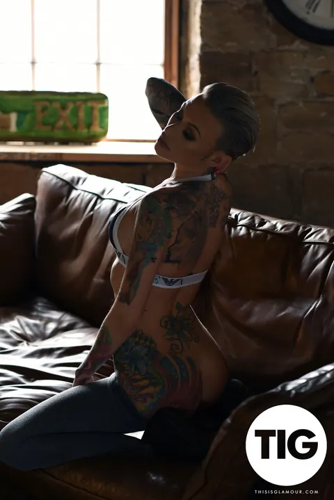 Becky Holt: Short-Haired Brunette with Big Tits Sheds Her Jeans on Leather Sofa – photo 7 of 21