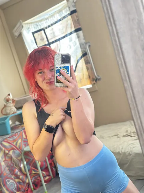 Redhead BBW with Nose Piercing Snaps Selfies in Shorts – photo 12 of 12