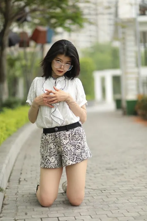 Asian Brunette in Glasses Poses Outdoors in Shorts – photo 17 of 21