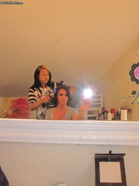 Diamond Foxxx: Busty Thick MILF Shares Cock in Threesome Mirror Selfie – photo 13 of 19
