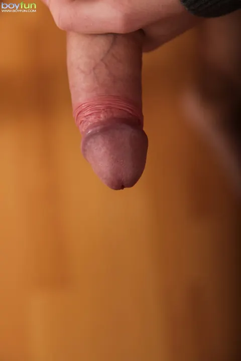 Guy Fingers His Ass and Uses a Dildo Outdoors – photo 12 of 21