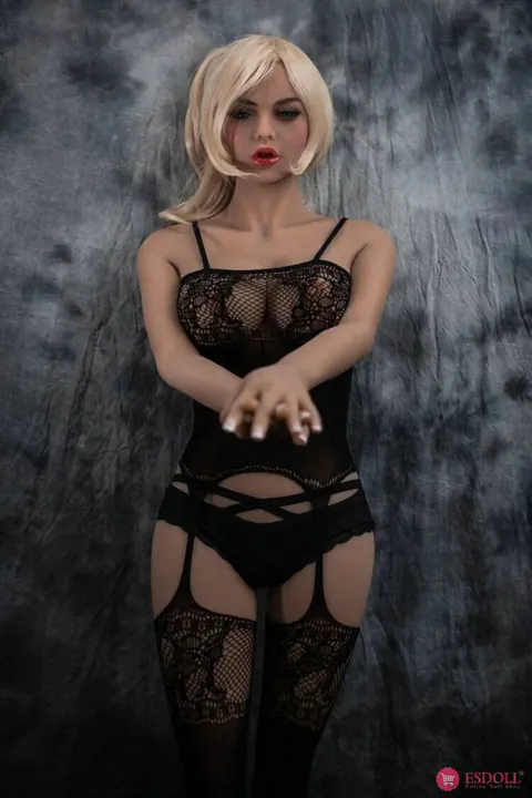 Blonde Woman Poses in Black Lace Lingerie – photo 10 of 10