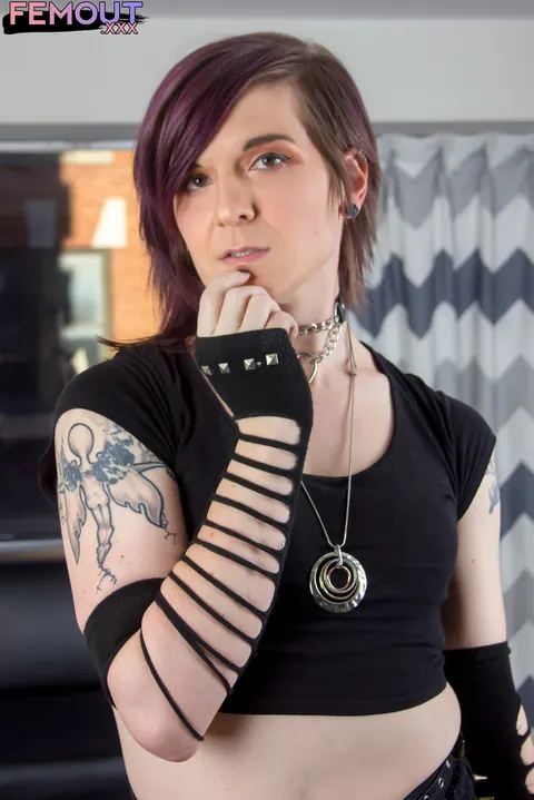 Trans Woman Kisses Partner Then Fucks Hard – photo 3 of 16