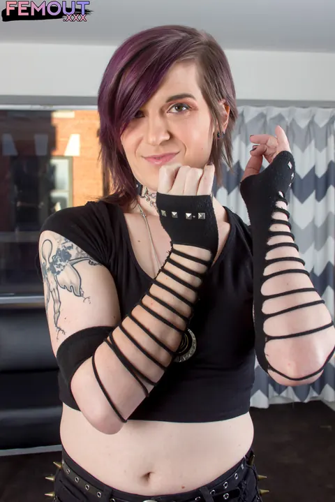 Trans Woman Kisses Partner Then Fucks Hard – photo 4 of 16