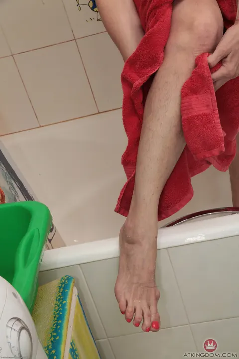 Redhead with Short Hair Spreads Her Hairy Pussy in the Bathroom – photo 20 of 21