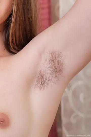 Alya Shon – Ukrainian Brunette Shows Her Hairy Crotch and Armpits in the Gym