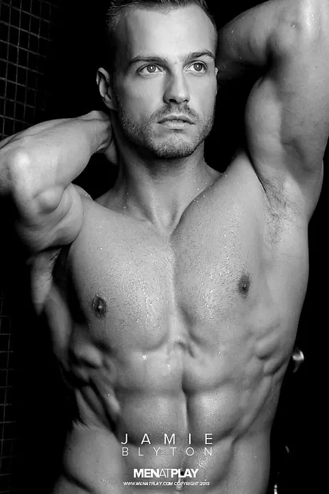 Hairy Bodybuilder Stands Nude in the Bathroom – photo 16 of 20