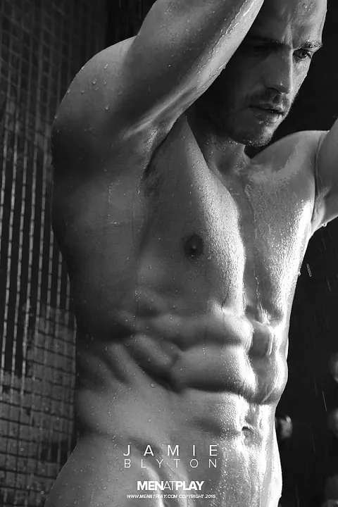 Hairy Bodybuilder Stands Nude in the Bathroom – photo 20 of 20