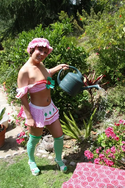 Julie Knight: Brunette in Maid Cosplay Bares Her Ass Outdoors – photo 17 of 17