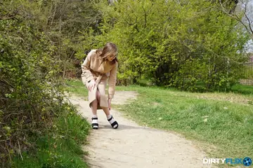 Eliza Thorne – Amateur Brunette in Glasses Takes Anal Outdoors