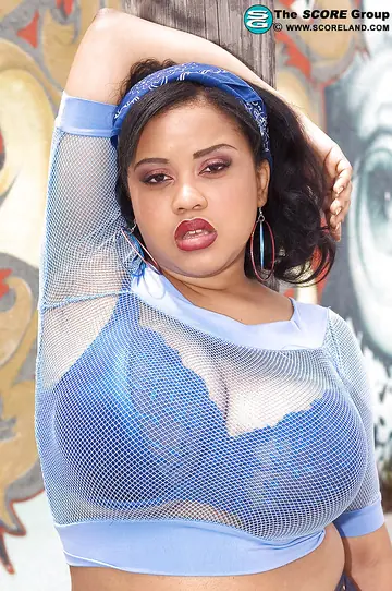 Sunny Dee – Thick Latina with Big Natural Tits Fucks a Dildo in Shorts