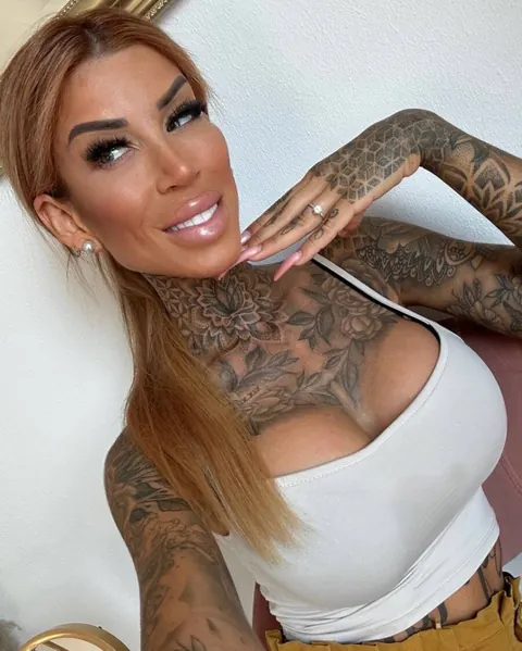Tattooed Amateur Poses in a Thong and Shows Her Ass – photo 14 of 16