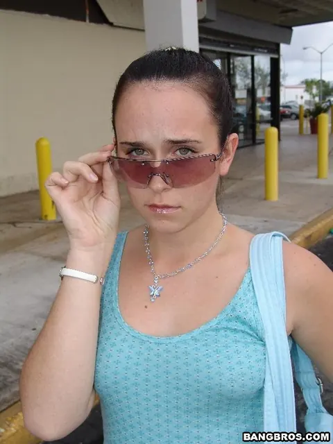 Tall Brunette Fucks Driver in the Car Outdoors – photo 4 of 20