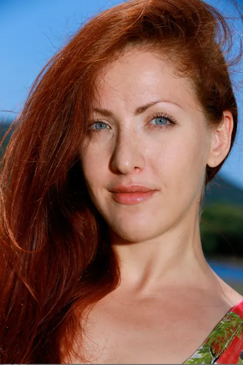 Woman Undresses and Poses Front and Back for the Lens – photo 1 of 21