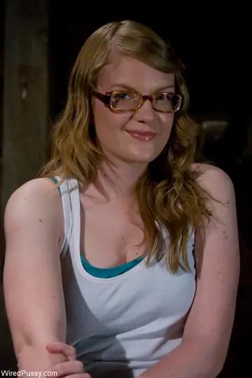 Ivy Mokhov – Tattooed MILF in Jeans and Glasses Dominates Her Bound Partner