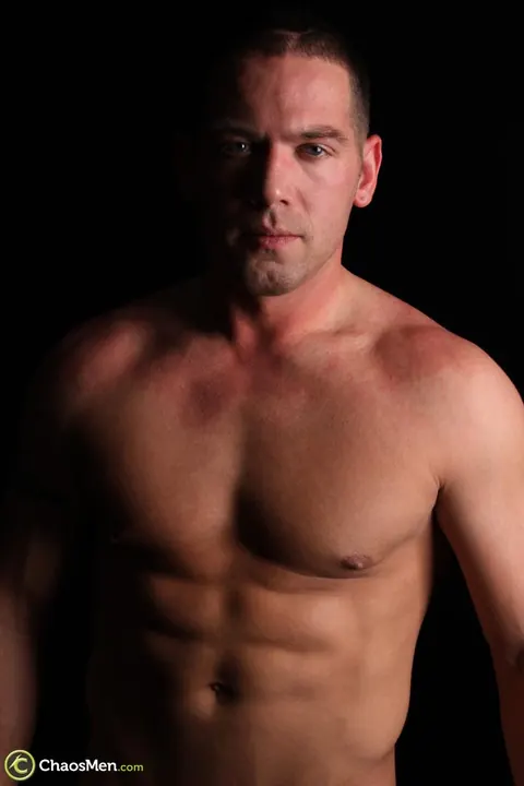 Thick Athletic Man Fingers and Kisses Partner in the Bathroom – photo 10 of 20