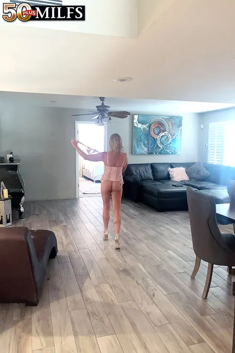 Payton Hall: Mature Blonde MILF Rides a Dildo Ball and Fucks Her Partner – photo 10 of 15