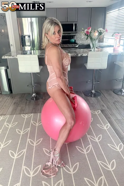 Payton Hall: Mature Blonde MILF Rides a Dildo Ball and Fucks Her Partner – photo 6 of 15