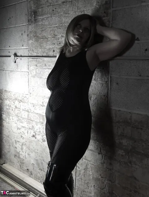 Posh Sophia: Blonde British MILF in Latex Boots Shows Her Big Natural Tits – photo 14 of 20