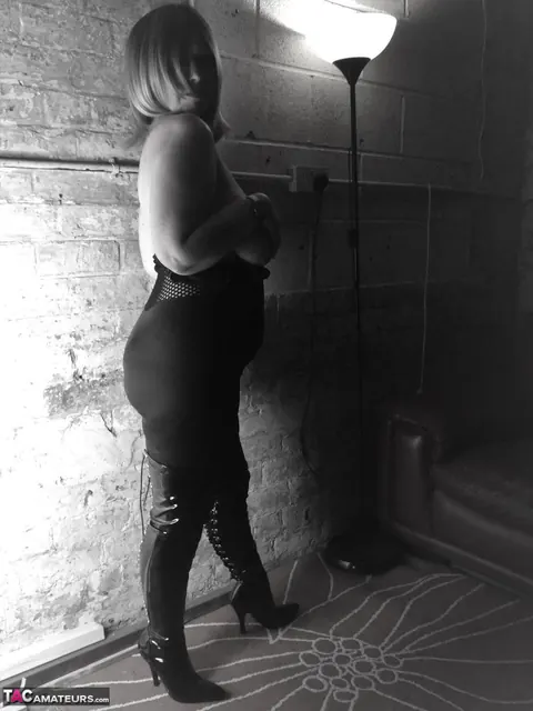 Posh Sophia: Blonde British MILF in Latex Boots Shows Her Big Natural Tits – photo 19 of 20