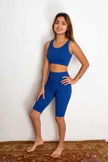 Petite Latina Bares All and Spreads Wide in the Gym