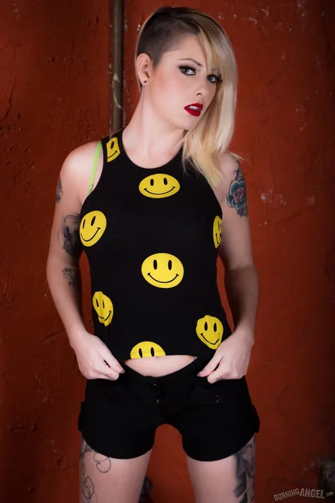 Nicole Malice: Slim Blonde with Big Tits Strips Out of Her Shorts in Boots – photo 2 of 15
