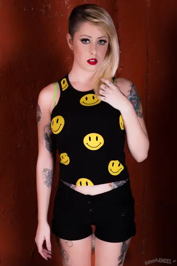Nicole Malice – Slim Blonde with Big Tits Strips Out of Her Shorts in Boots