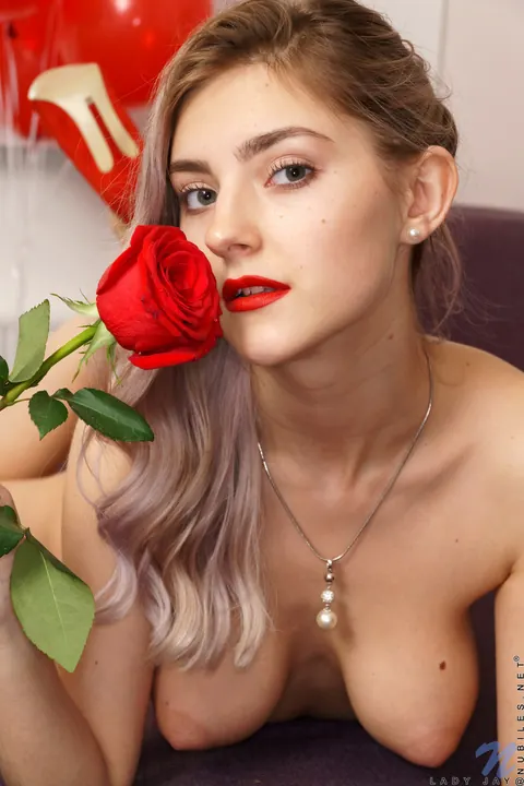 Eva Elfie: Busty Blonde Masturbates in Lingerie and Red Heels – photo 16 of 16