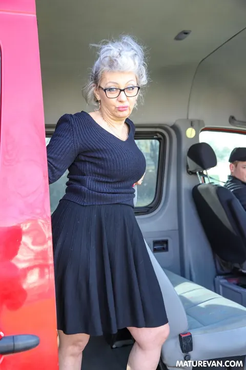 Veronique Fuente: Curvy Blonde MILF in Glasses Fucks in a Van Outdoors – photo 4 of 20