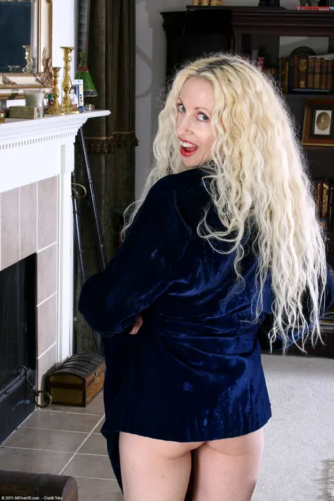 Thick Blonde MILF with Big Tits Spreads Her Hairy Holes – photo 5 of 21