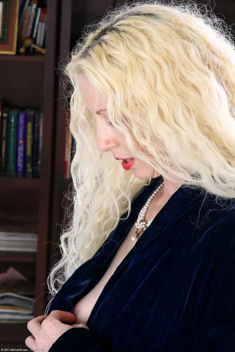 Thick Blonde MILF with Big Tits Spreads Her Hairy Holes – photo 2 of 21