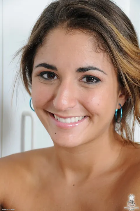 Nicole Grey: Latina with Natural Tits Strips in the Kitchen and Shows Her Feet – photo 20 of 20
