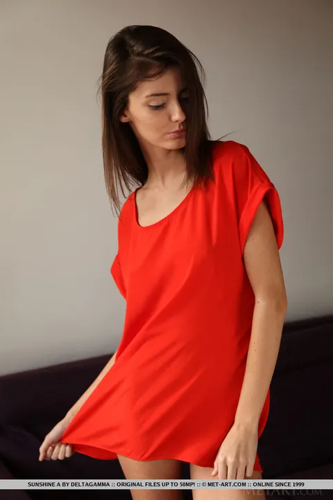 Tall European Brunette Spreads Her Shaved Pussy Outdoors in Heels – photo 5 of 18