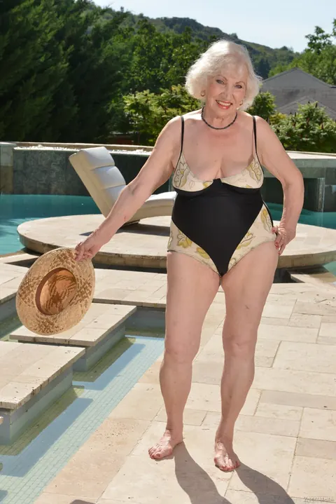 Grey-Haired MILF Sucks Cock and Fucks Poolside – photo 2 of 20
